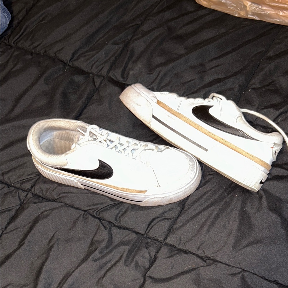 Nike White and Black Sneakers
